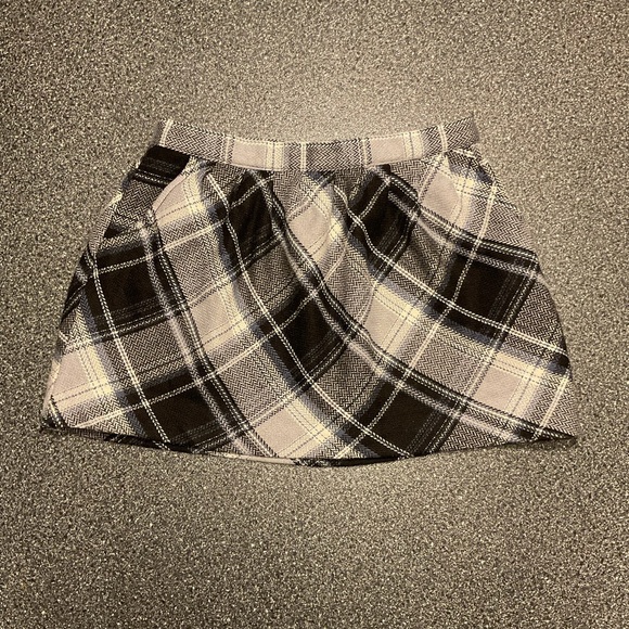 2/$15 Old Navy Mini Skirt - Picture 2 of 5